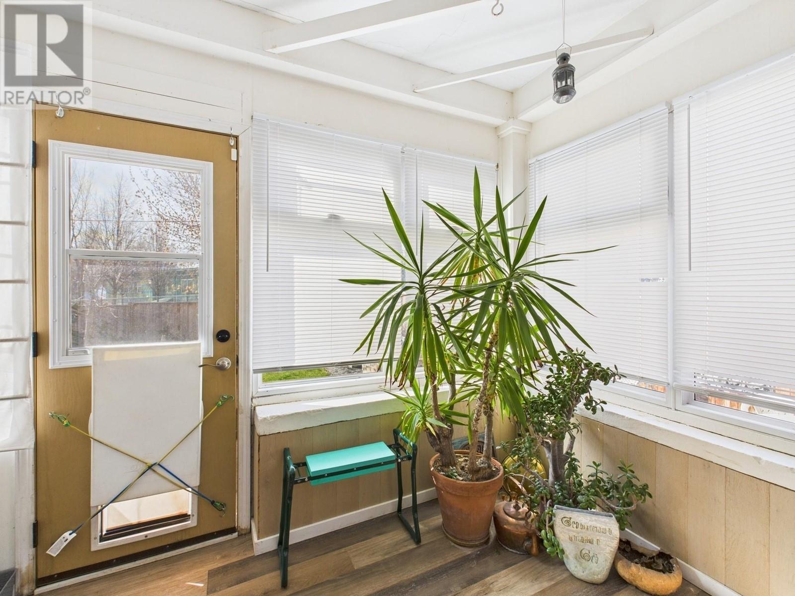 555 School Avenue, Oliver
