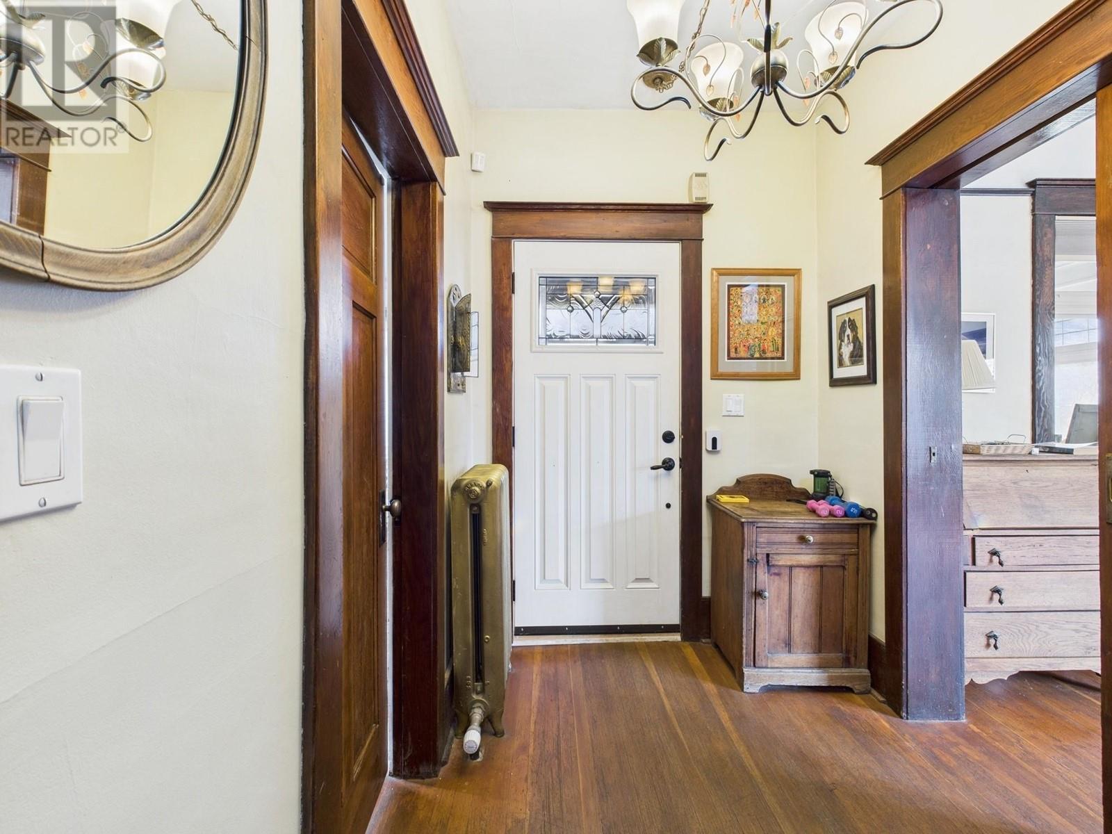 555 School Avenue, Oliver