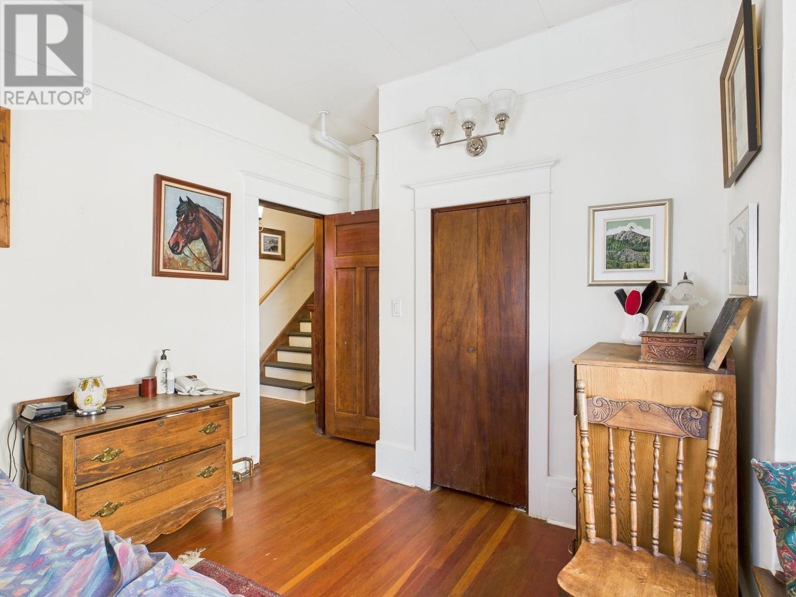 555 School Avenue, Oliver