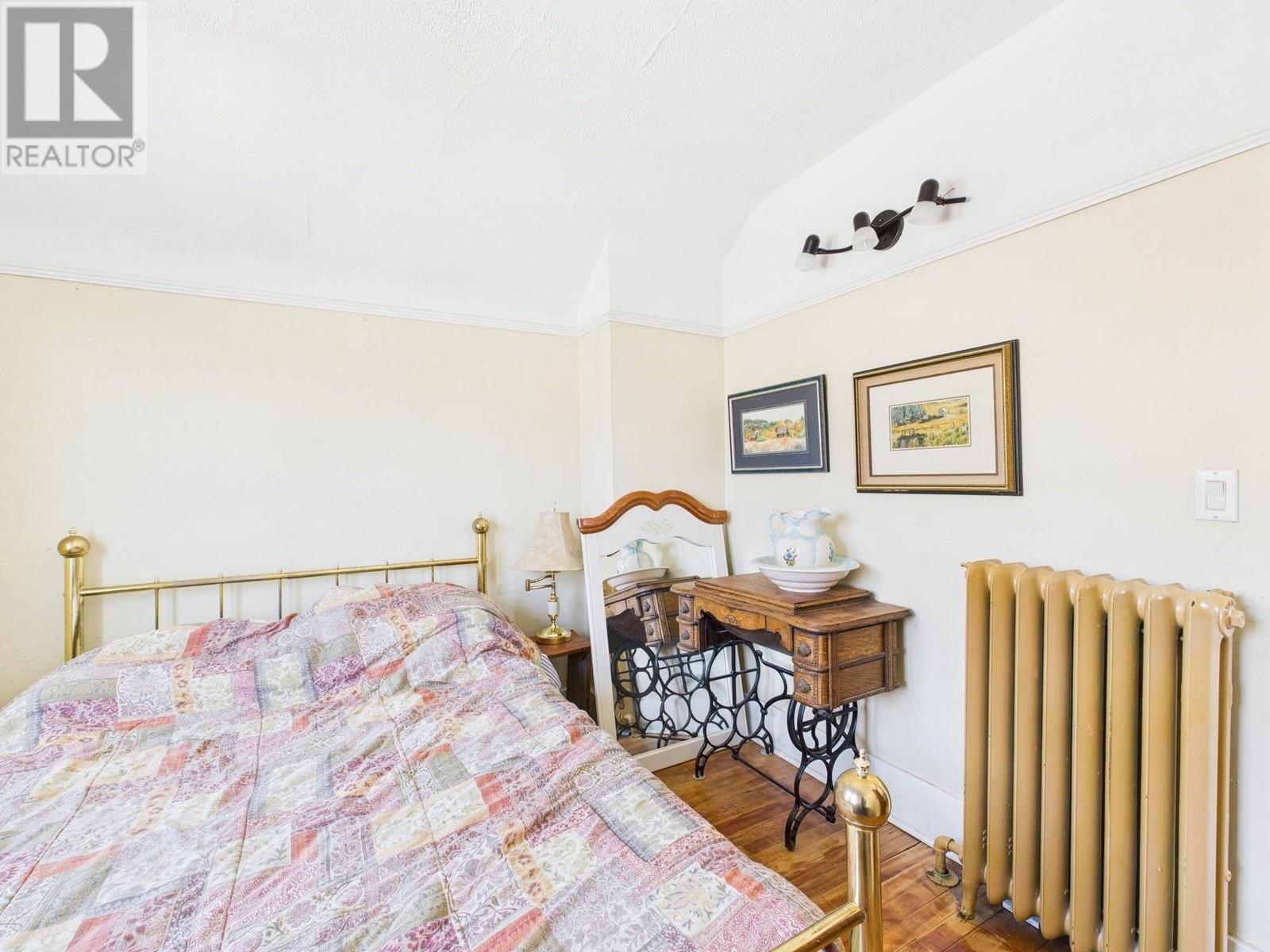555 School Avenue, Oliver