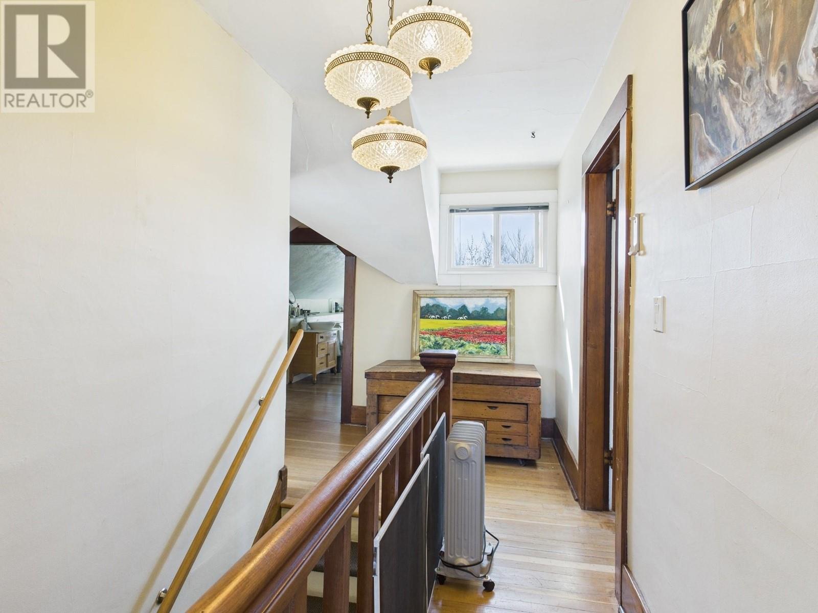555 School Avenue, Oliver