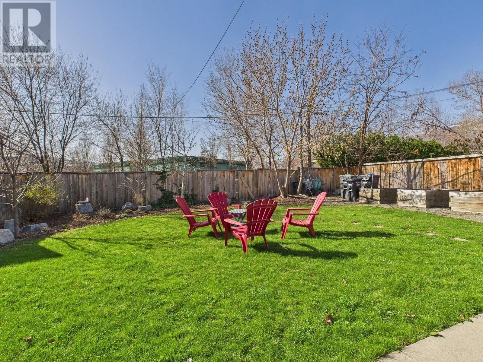 555 School Avenue, Oliver