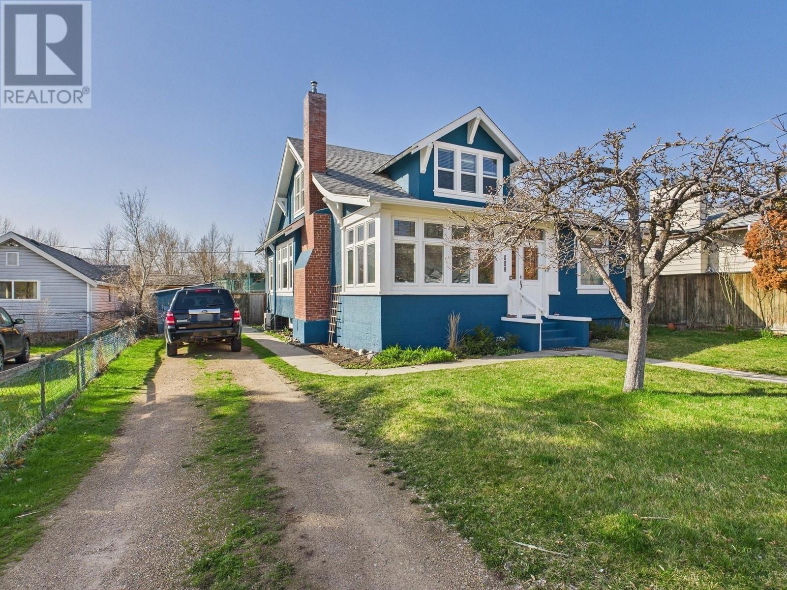 555 School Avenue, Oliver