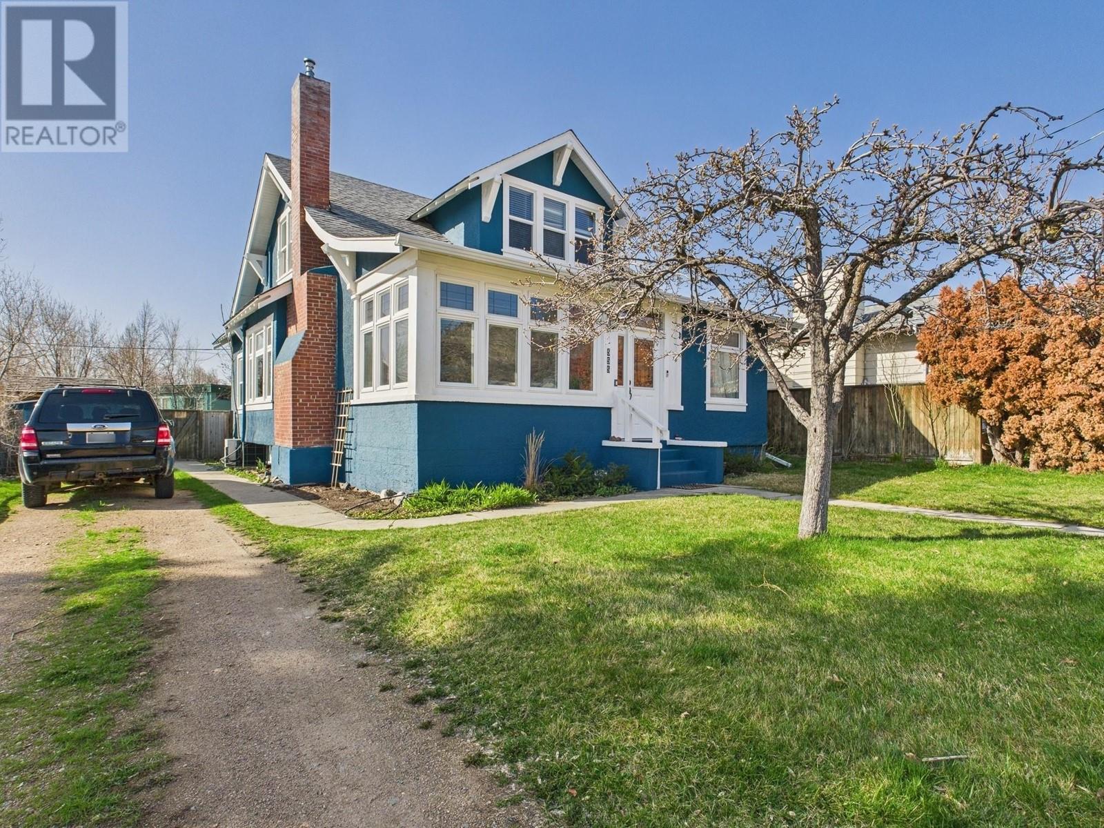 555 School Avenue, Oliver