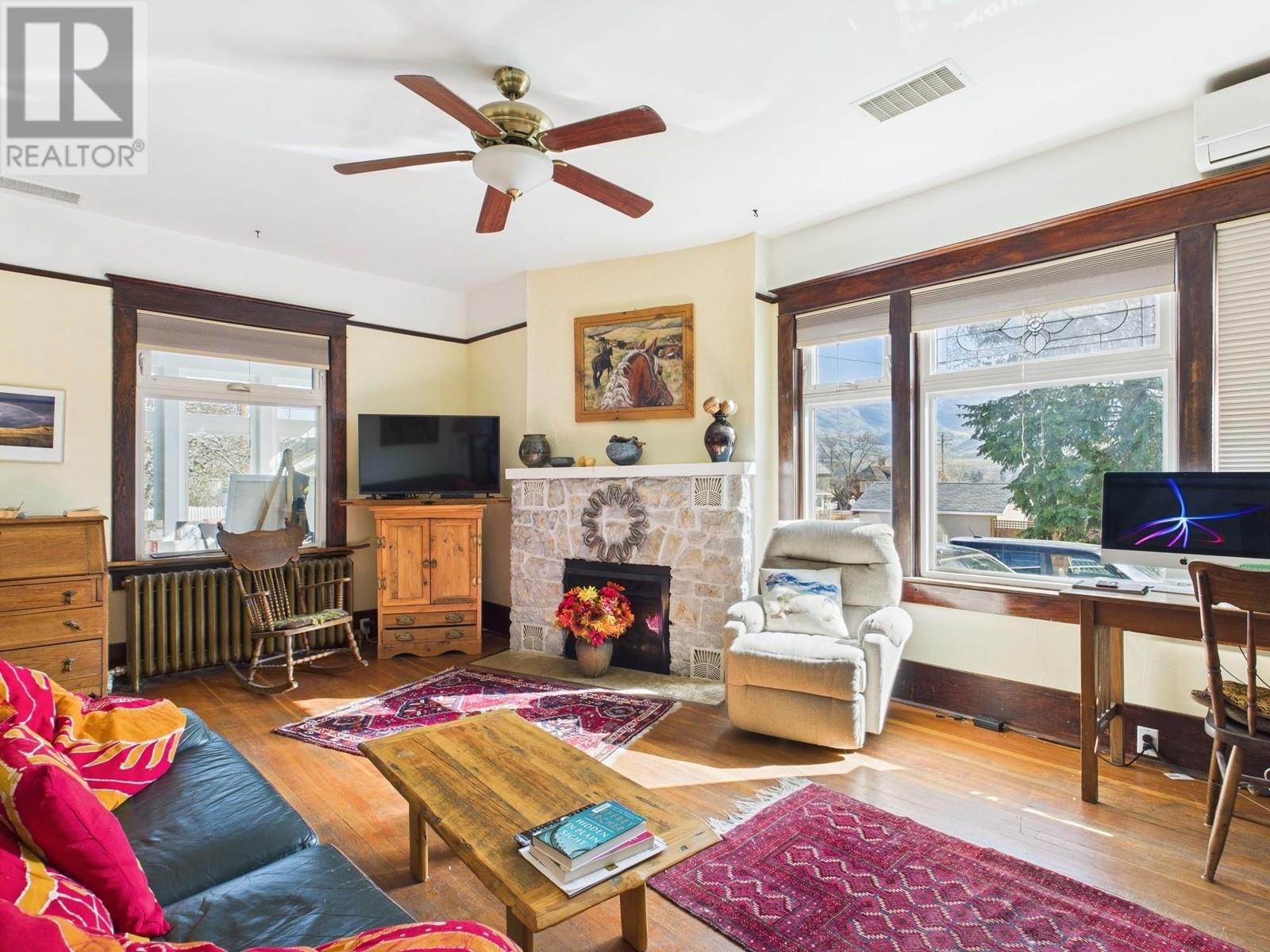 555 School Avenue, Oliver