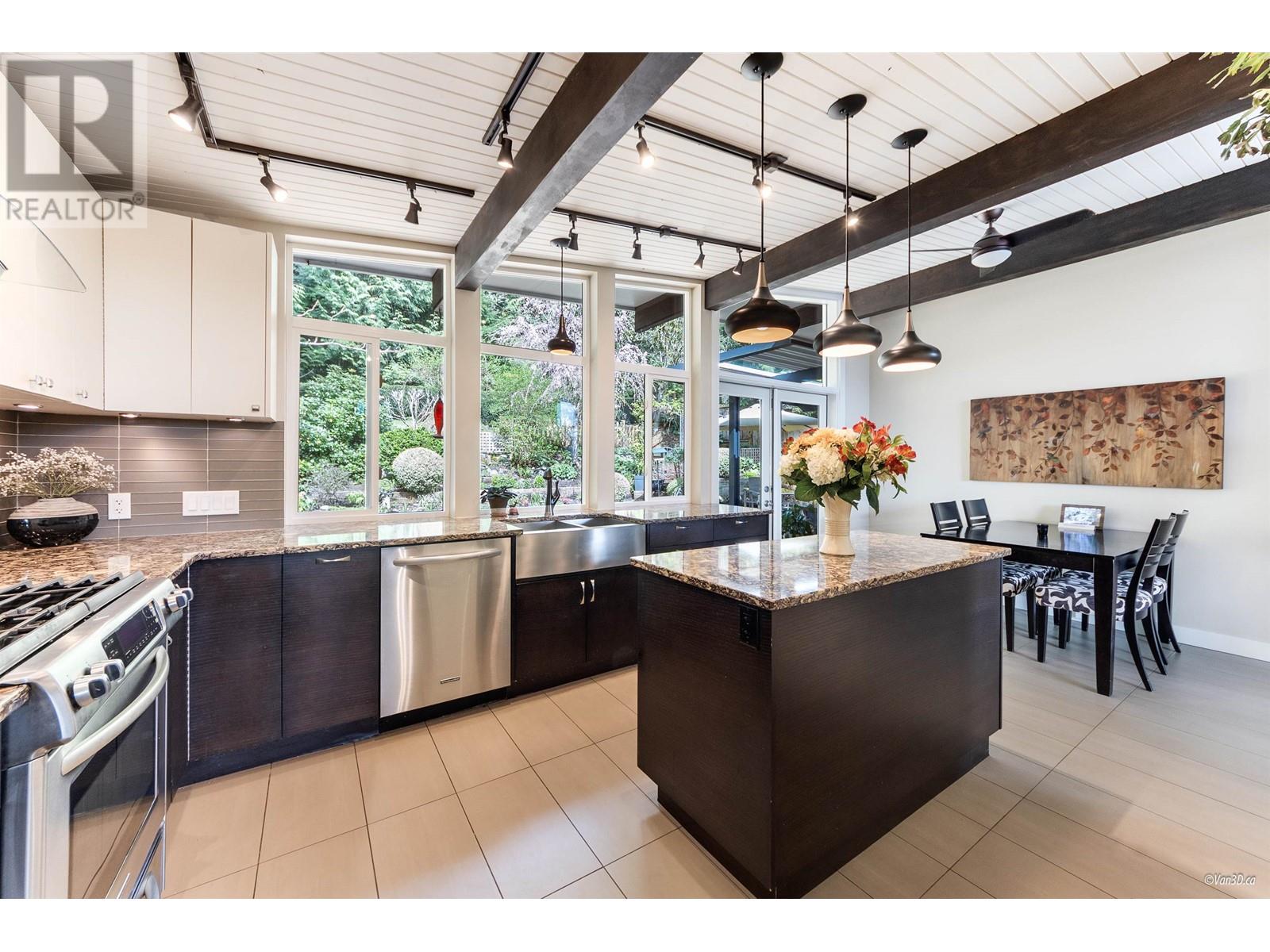 663 FORESTHILL PLACE, Port Moody real estate listing R2990015