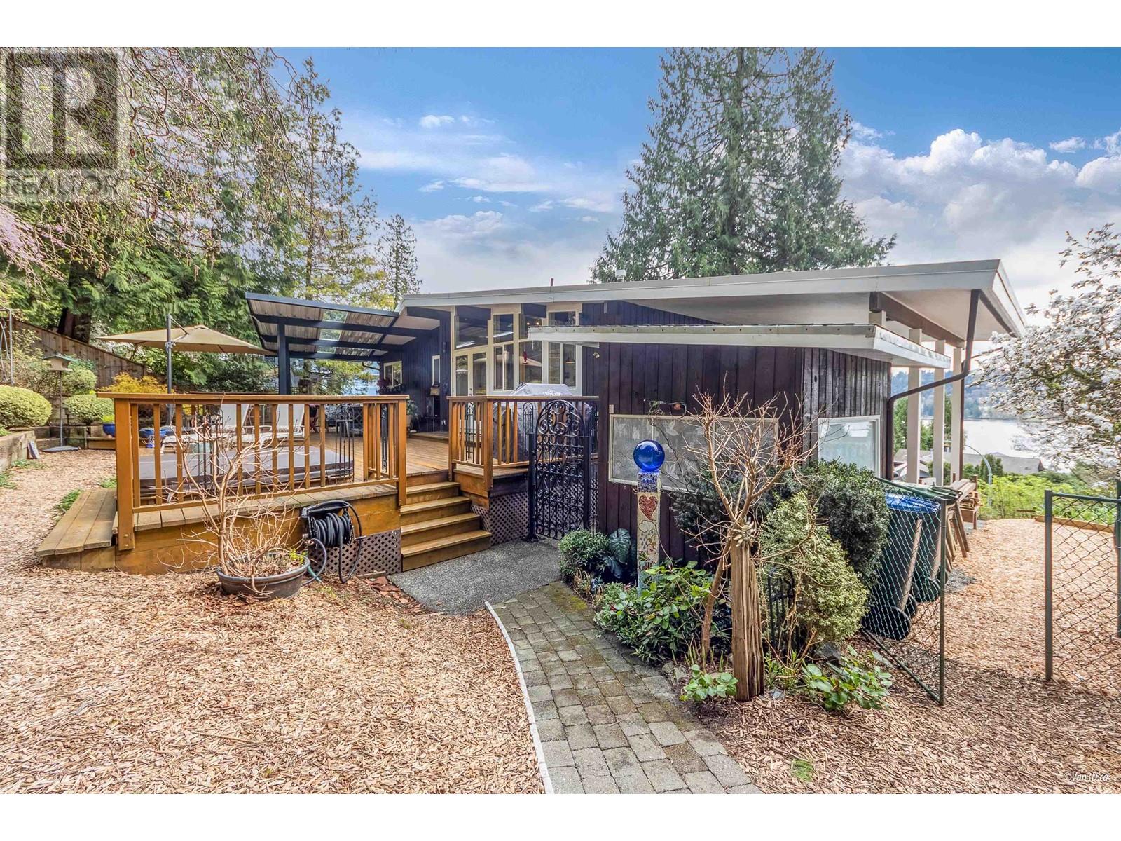 663 FORESTHILL PLACE, Port Moody real estate listing R2990015