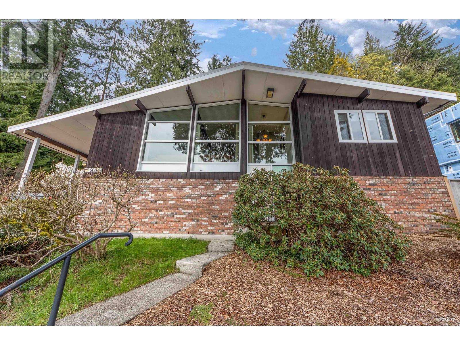 663 FORESTHILL PLACE, Port Moody real estate listing R2990015