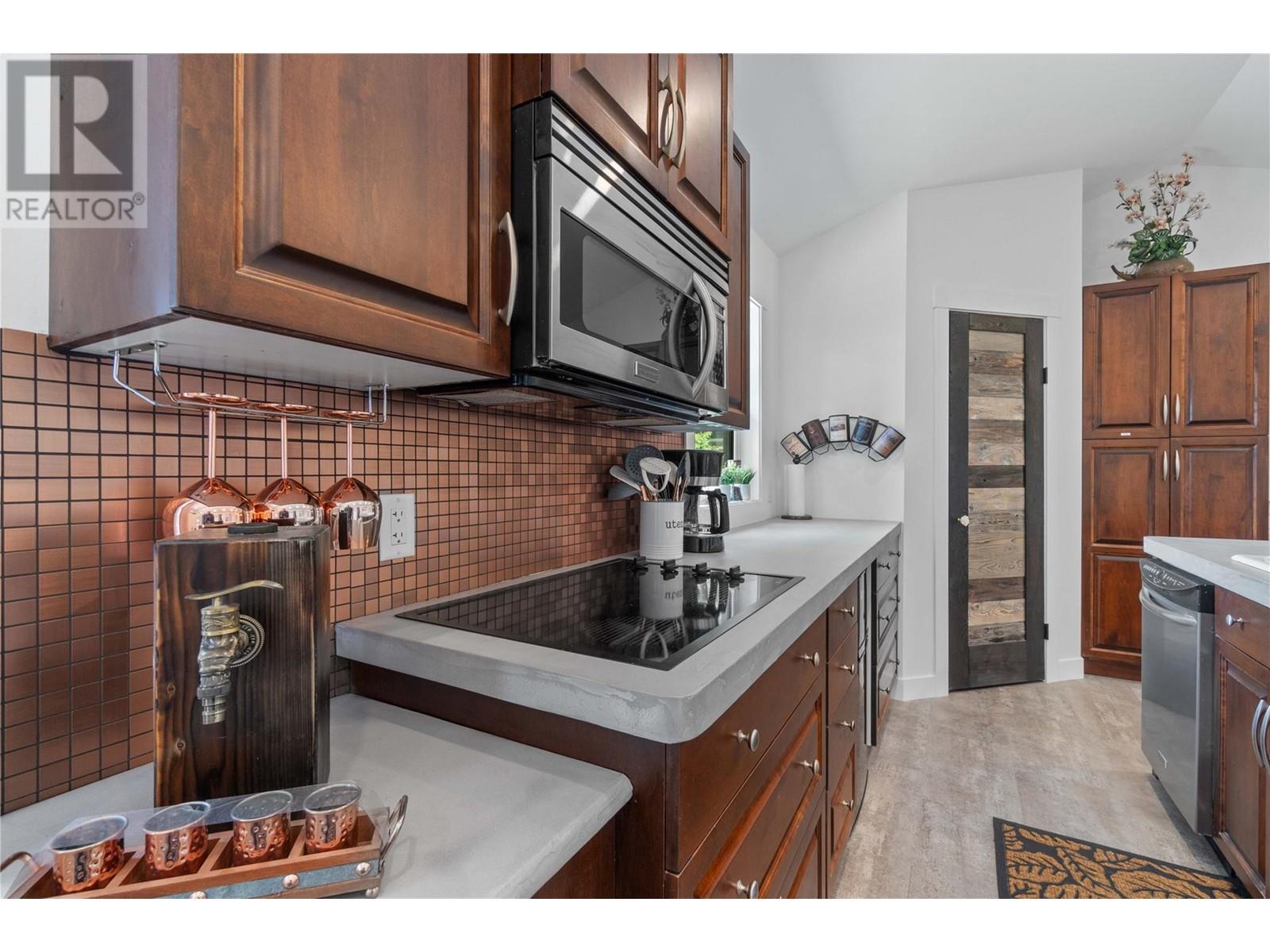 Photo 13 of 2790 30 Avenue Ne, Salmon Arm BC