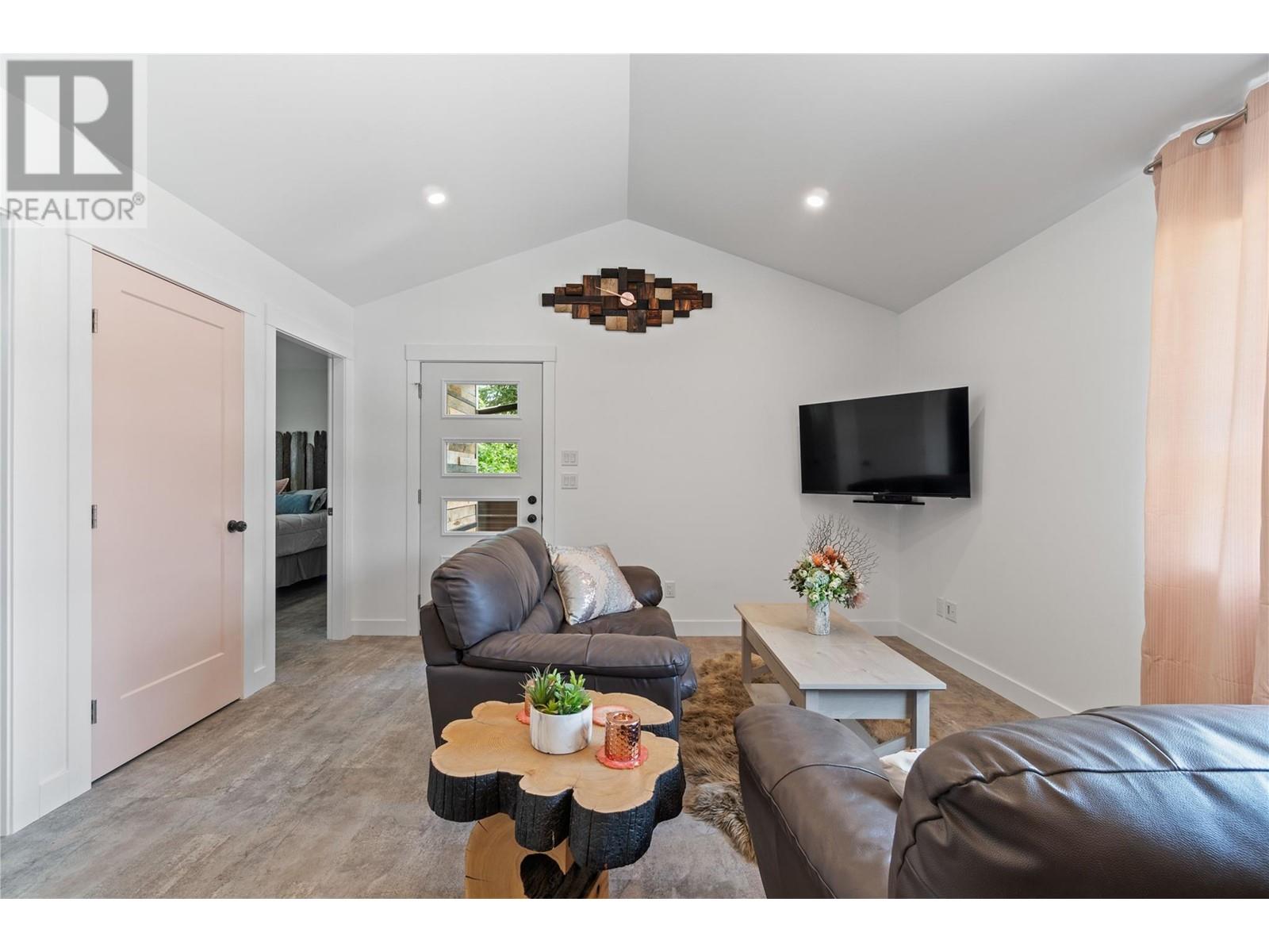 Photo 5 of 2790 30 Avenue Ne, Salmon Arm BC