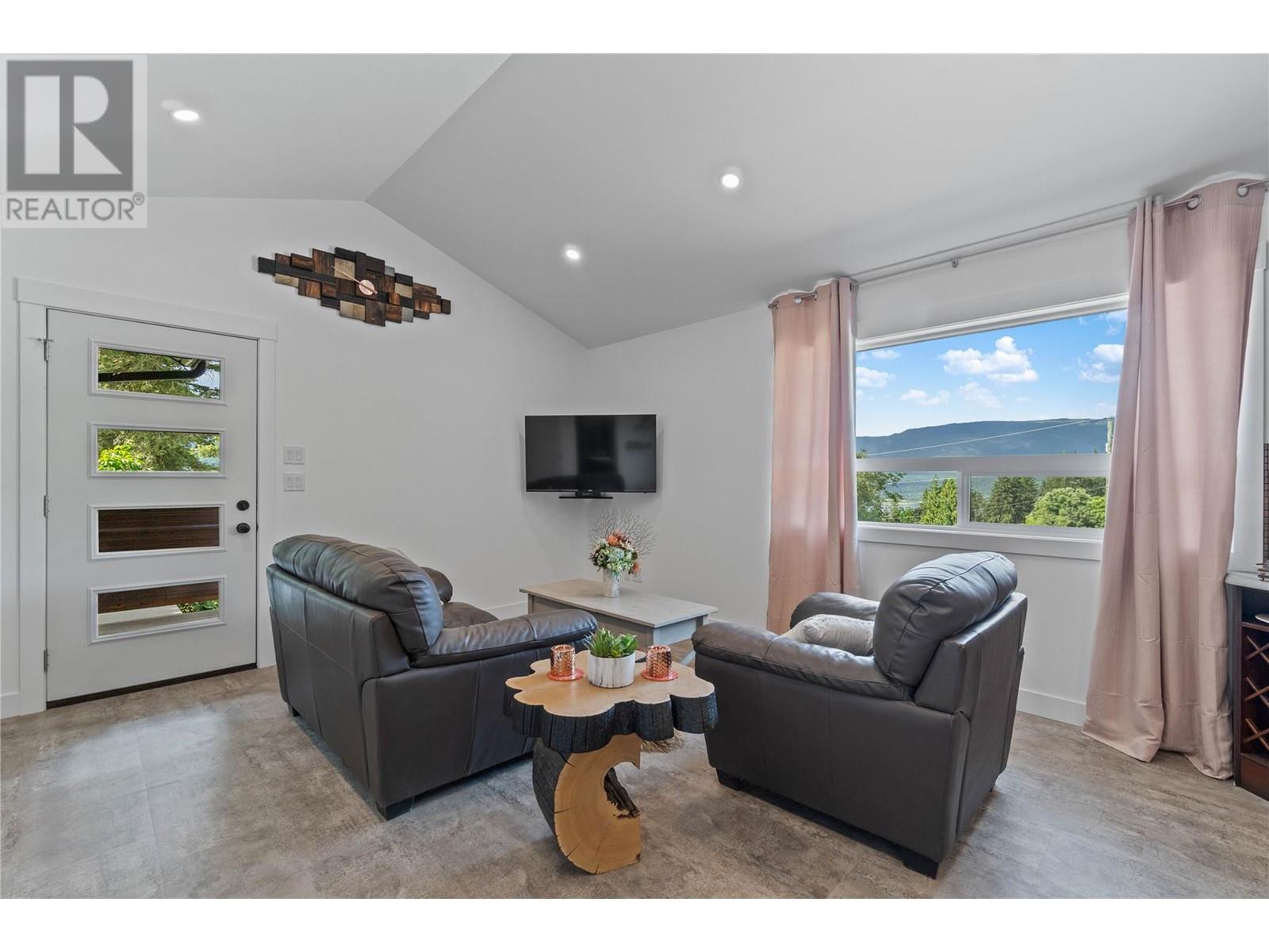 Photo 6 of 2790 30 Avenue Ne, Salmon Arm BC