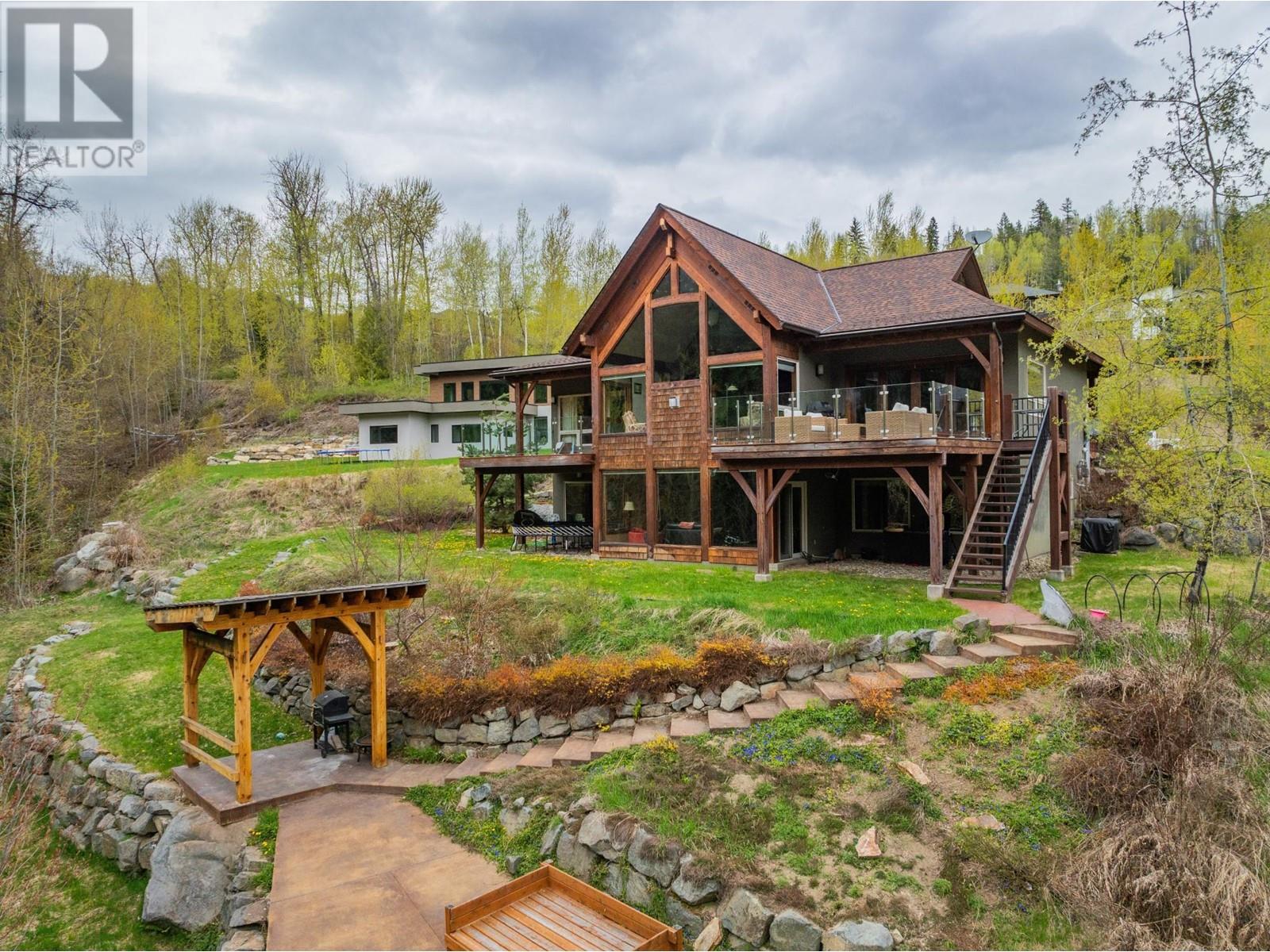 817 WHITE TAIL Drive, Rossland