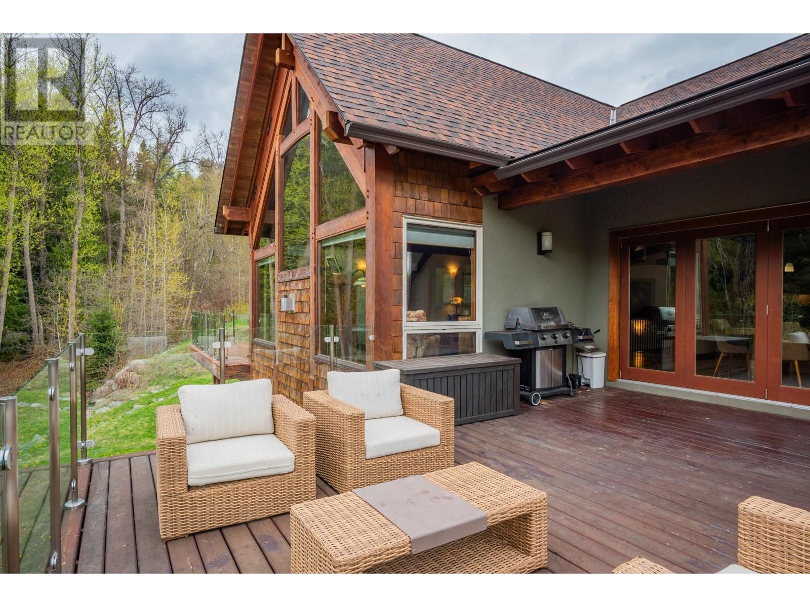 817 WHITE TAIL Drive, Rossland