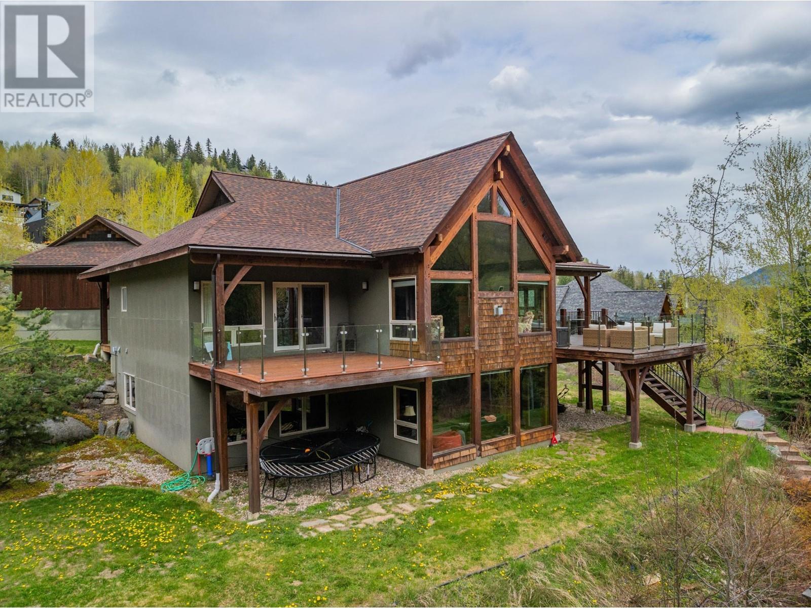 817 WHITE TAIL Drive, Rossland