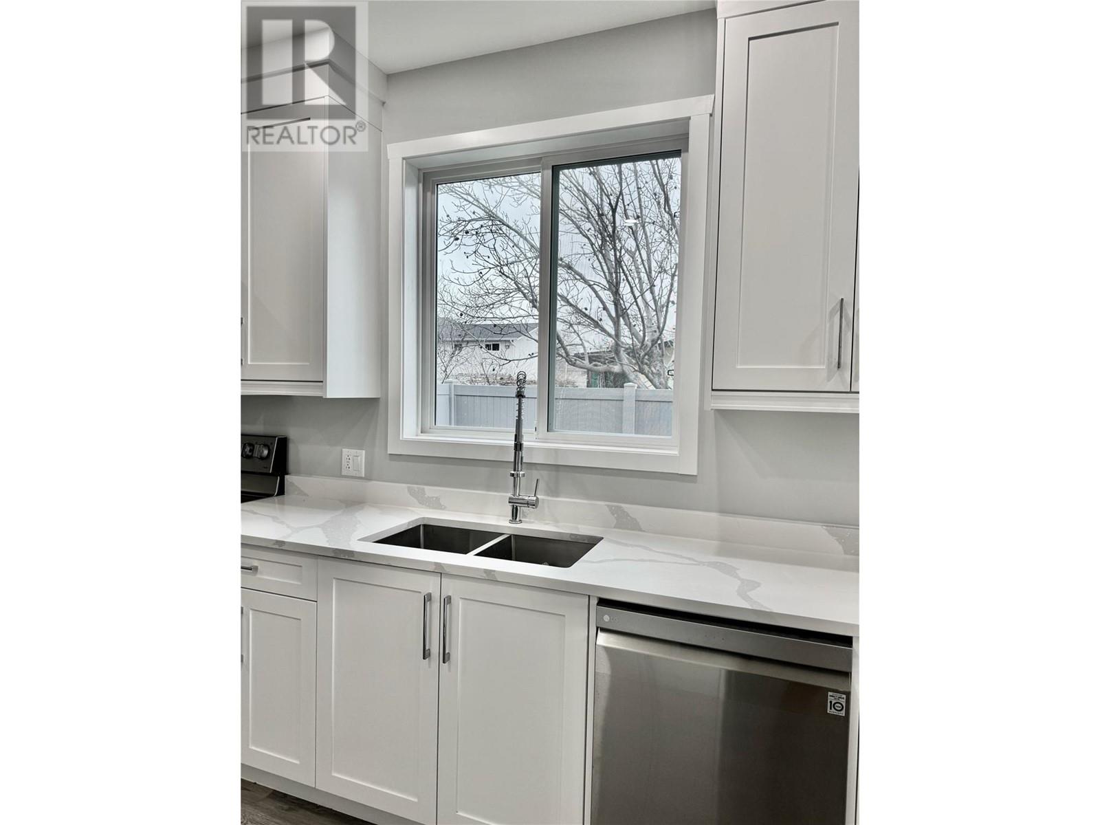 5830 OKANAGAN Street Unit# 102, Oliver