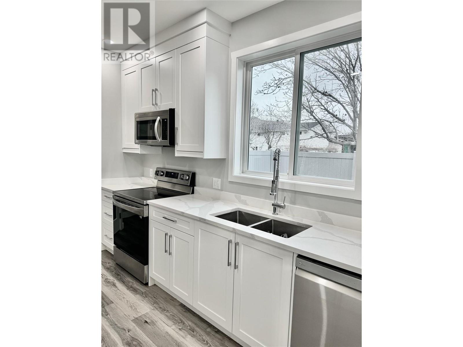 5830 OKANAGAN Street Unit# 102, Oliver