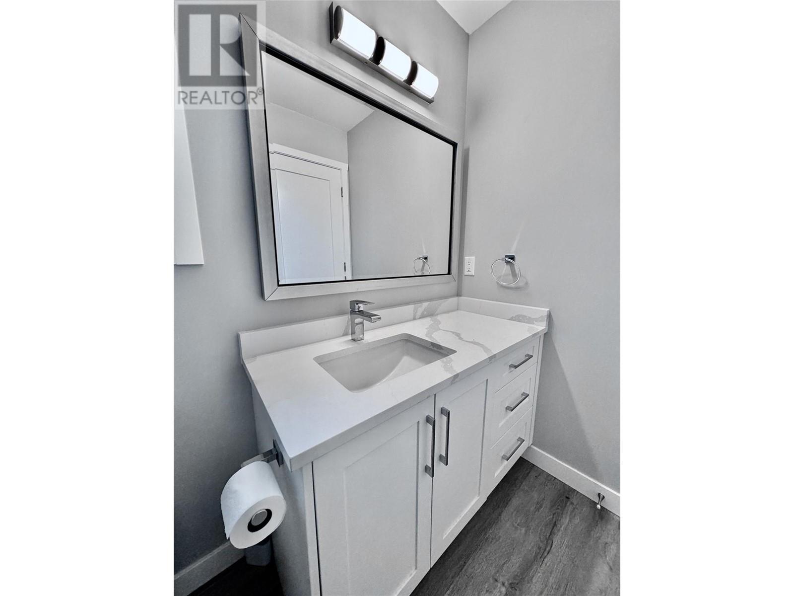 5830 OKANAGAN Street Unit# 102, Oliver
