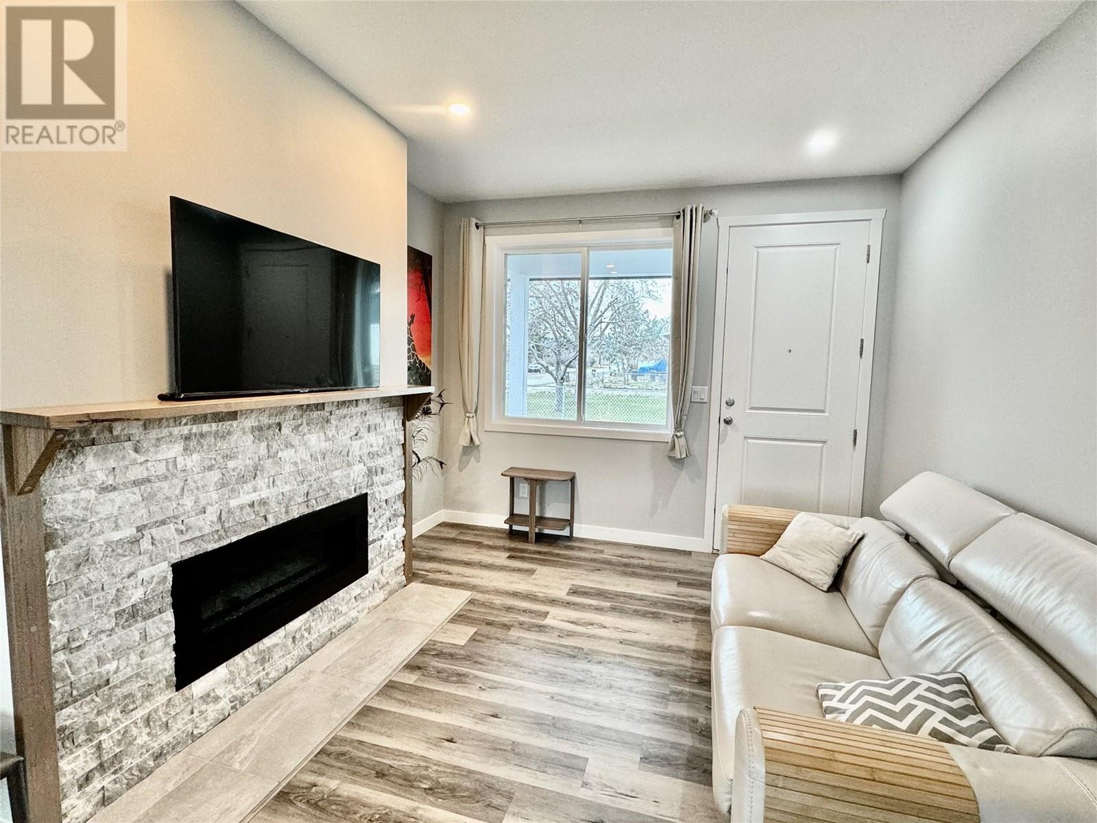 5830 OKANAGAN Street Unit# 102, Oliver