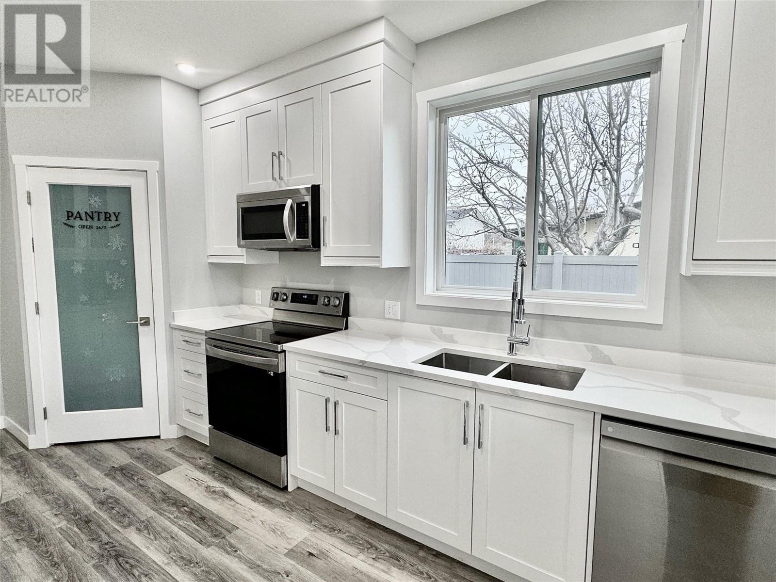 5830 OKANAGAN Street Unit# 102, Oliver