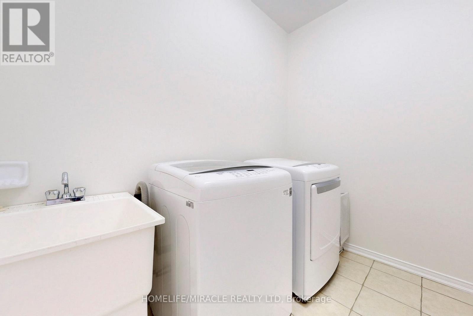 Photo 15 of 3343 Cline Street, Burlington ON