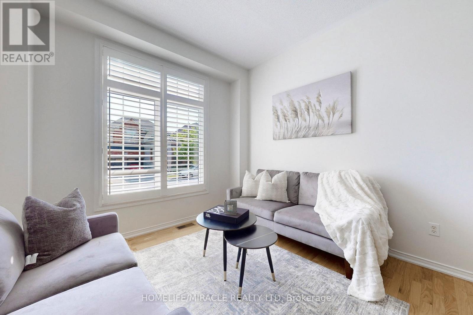 Photo 4 of 3343 Cline Street, Burlington ON