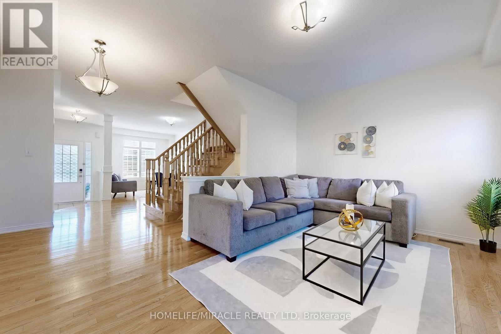 Photo 8 of 3343 Cline Street, Burlington ON