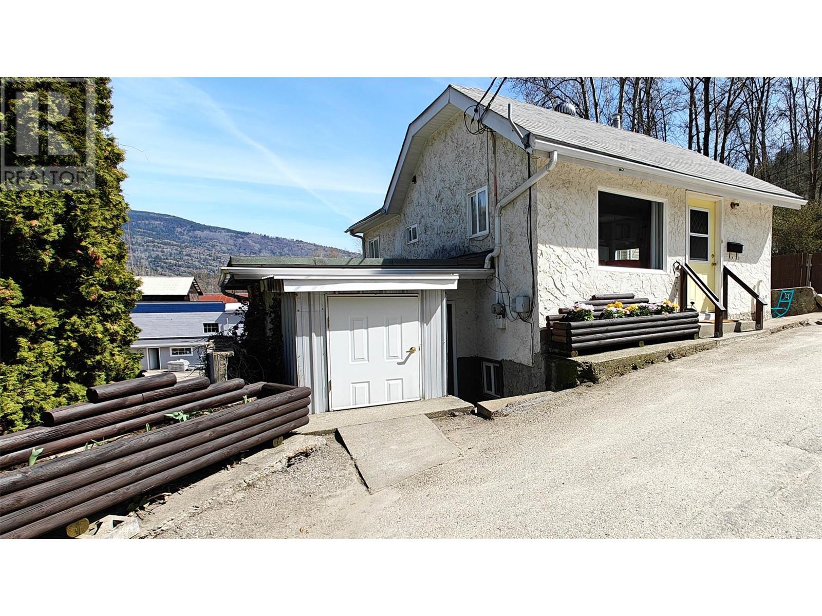 521 TURNER STREET - 3