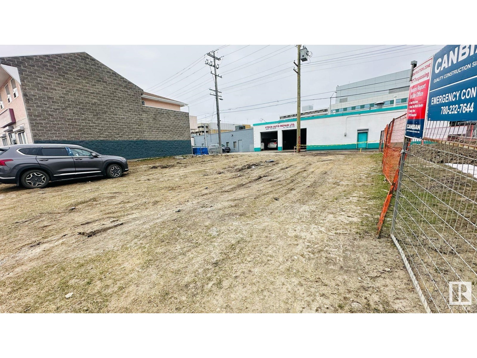 Photo 2 of 10930 98 St Nw, Edmonton AB