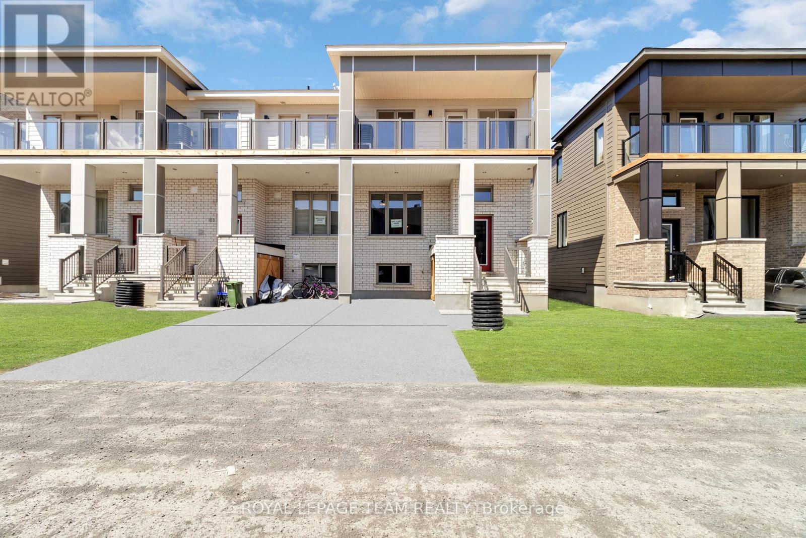https://ddfcdn.realtor.ca/listing/TS638803417921770000/reb76/highres/9/x12085059_1.jpg