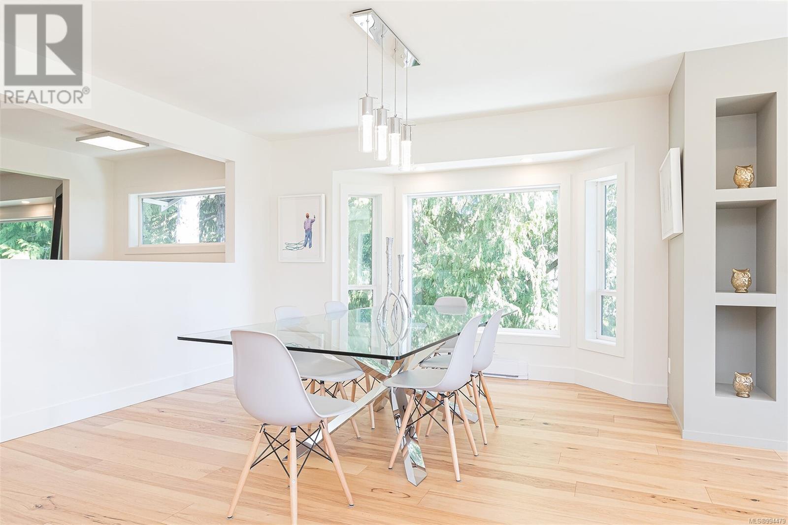 8518 Tribune Terr, North Saanich