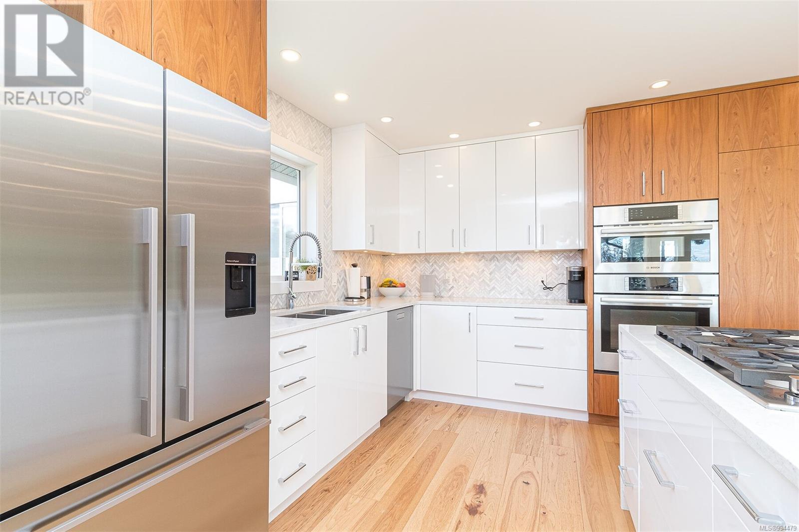 8518 Tribune Terr, North Saanich