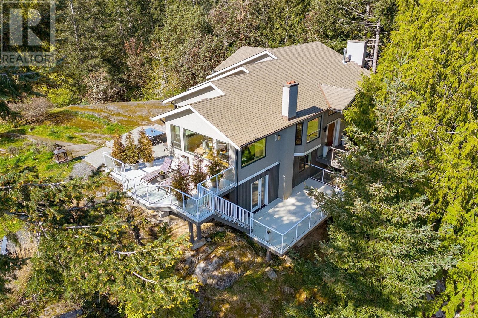 8518 Tribune Terr, North Saanich