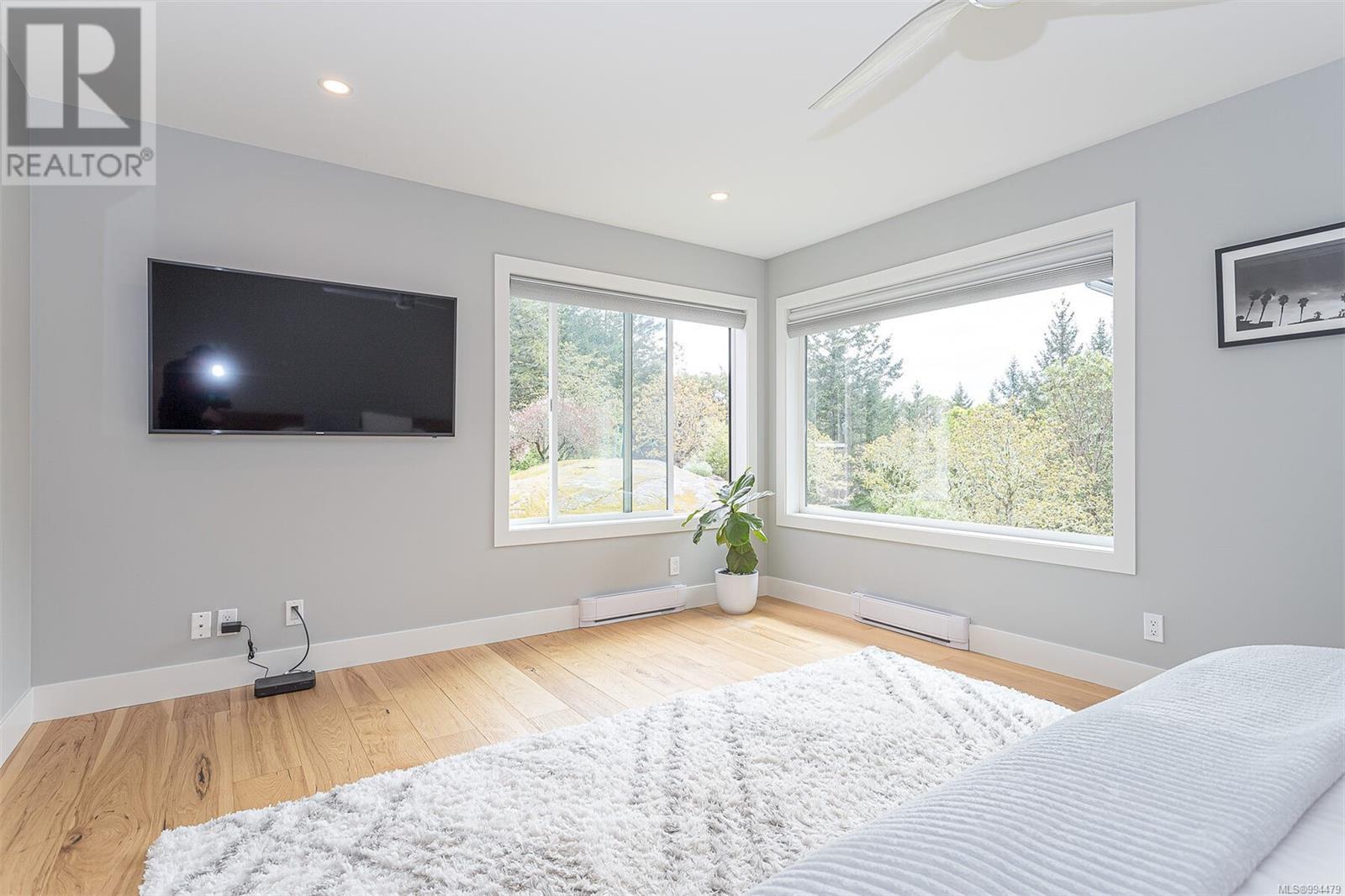 8518 Tribune Terr, North Saanich
