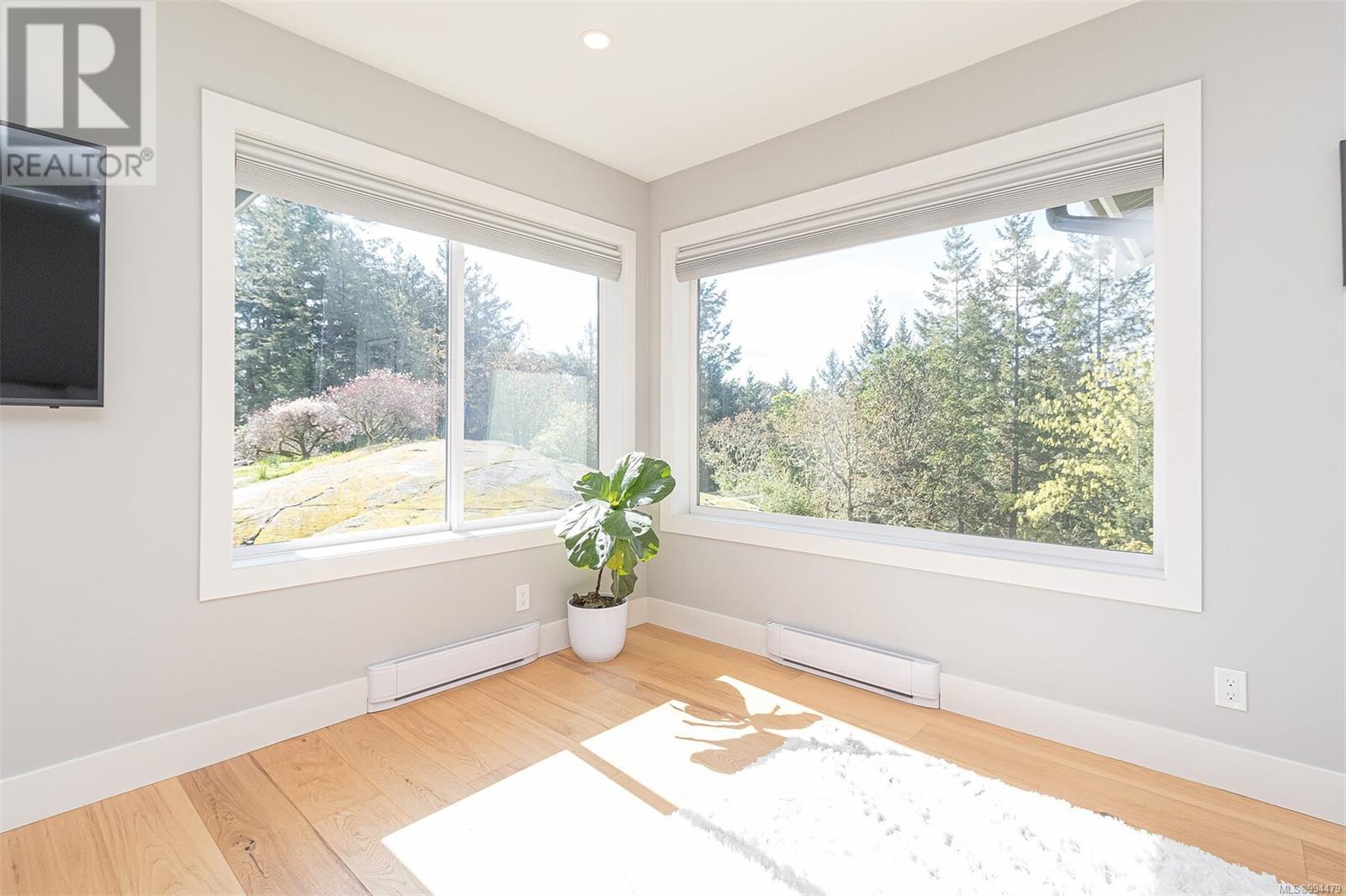 8518 Tribune Terr, North Saanich