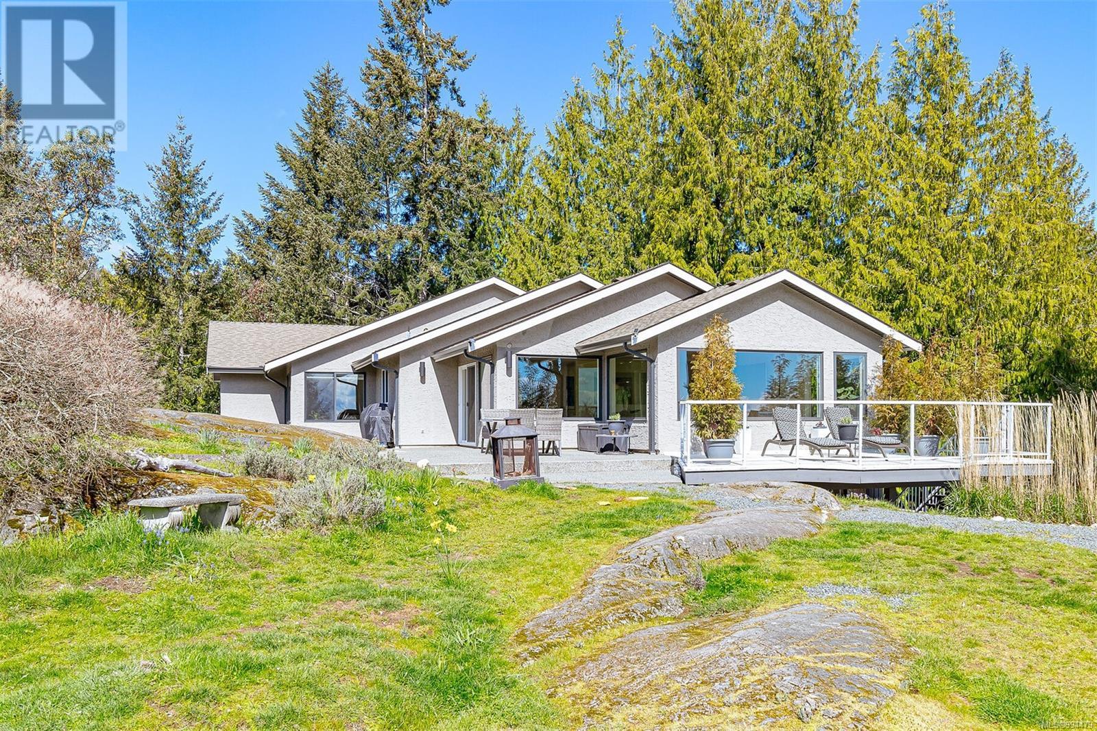 8518 Tribune Terr, North Saanich