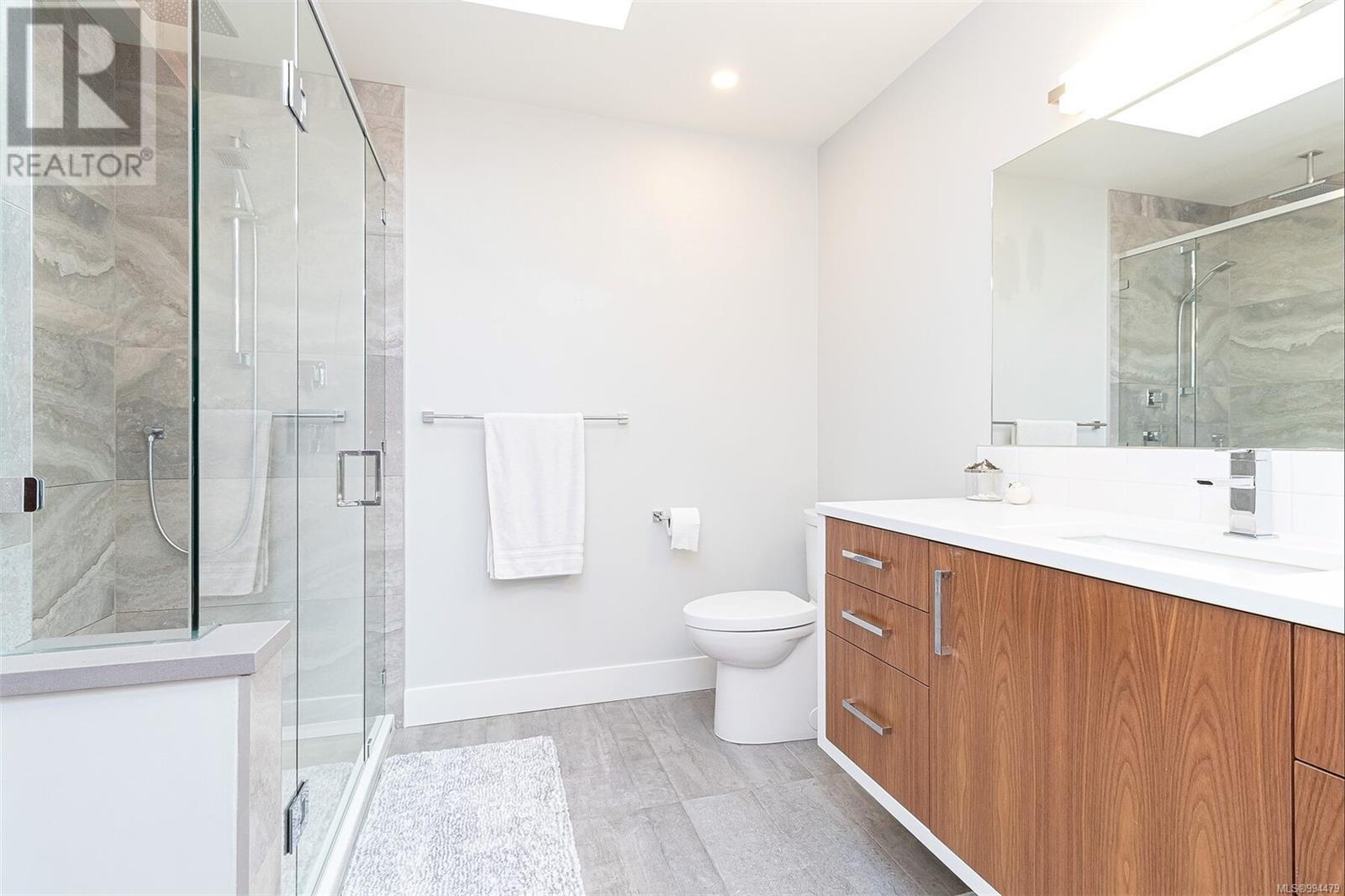 8518 Tribune Terr, North Saanich