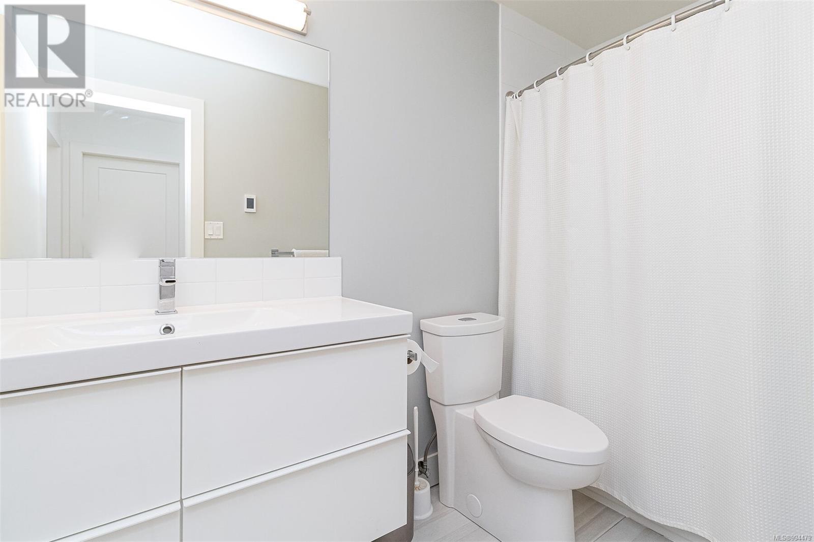 8518 Tribune Terr, North Saanich