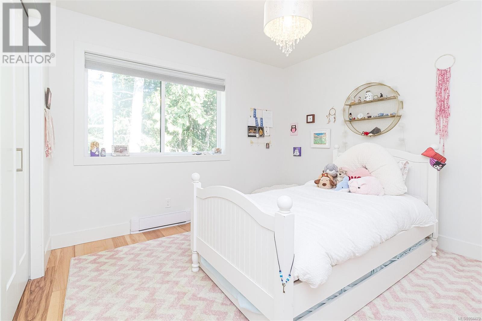 8518 Tribune Terr, North Saanich