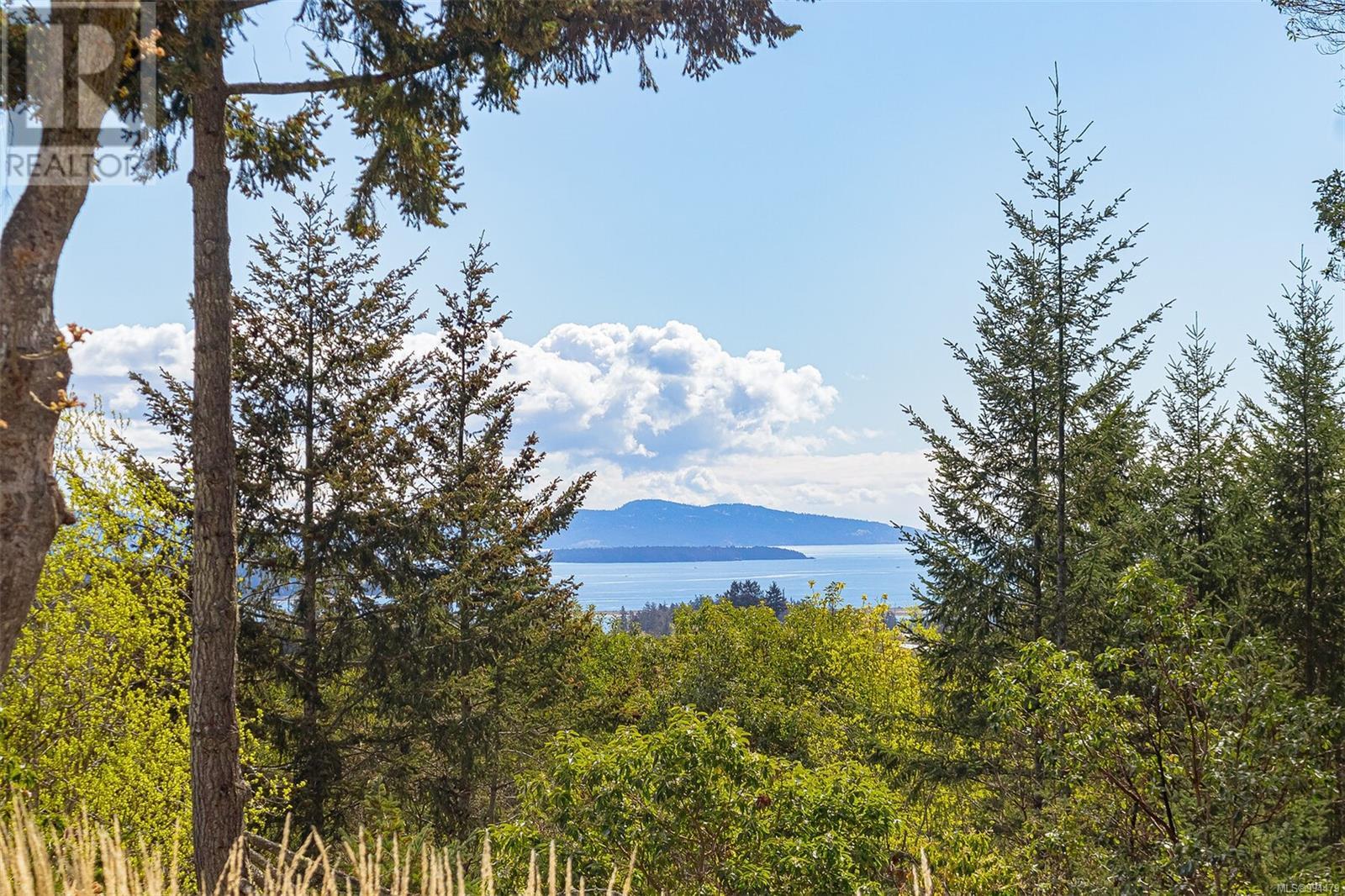 8518 Tribune Terr, North Saanich