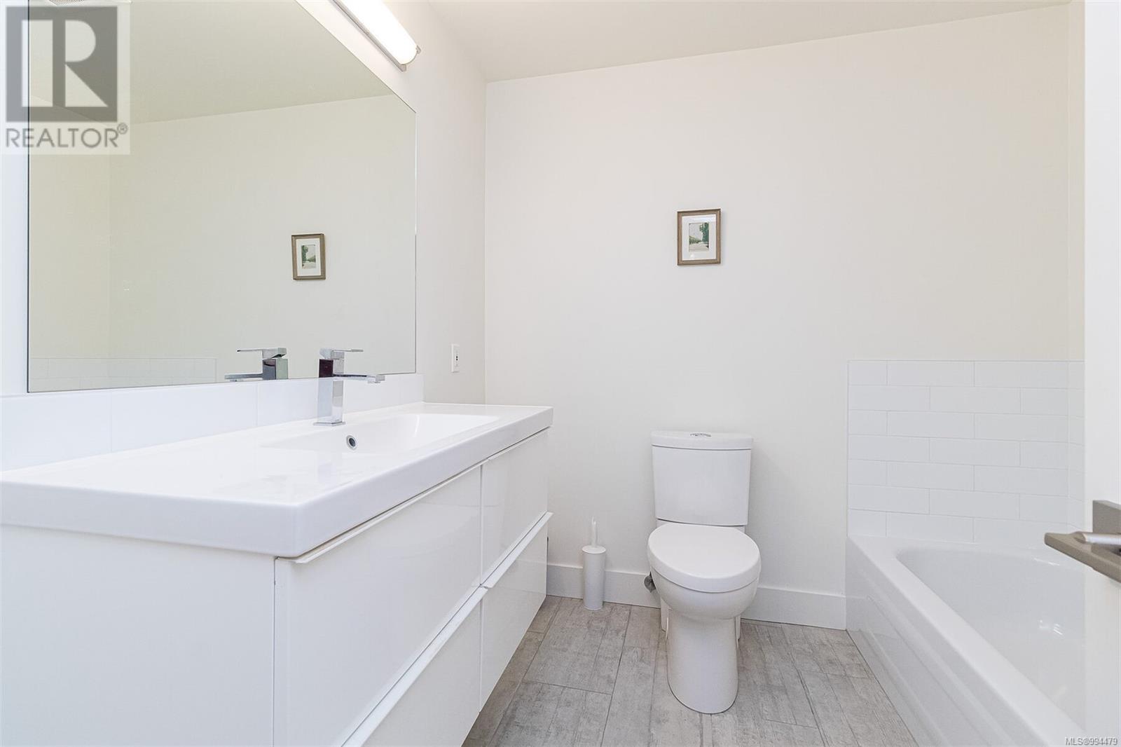8518 Tribune Terr, North Saanich