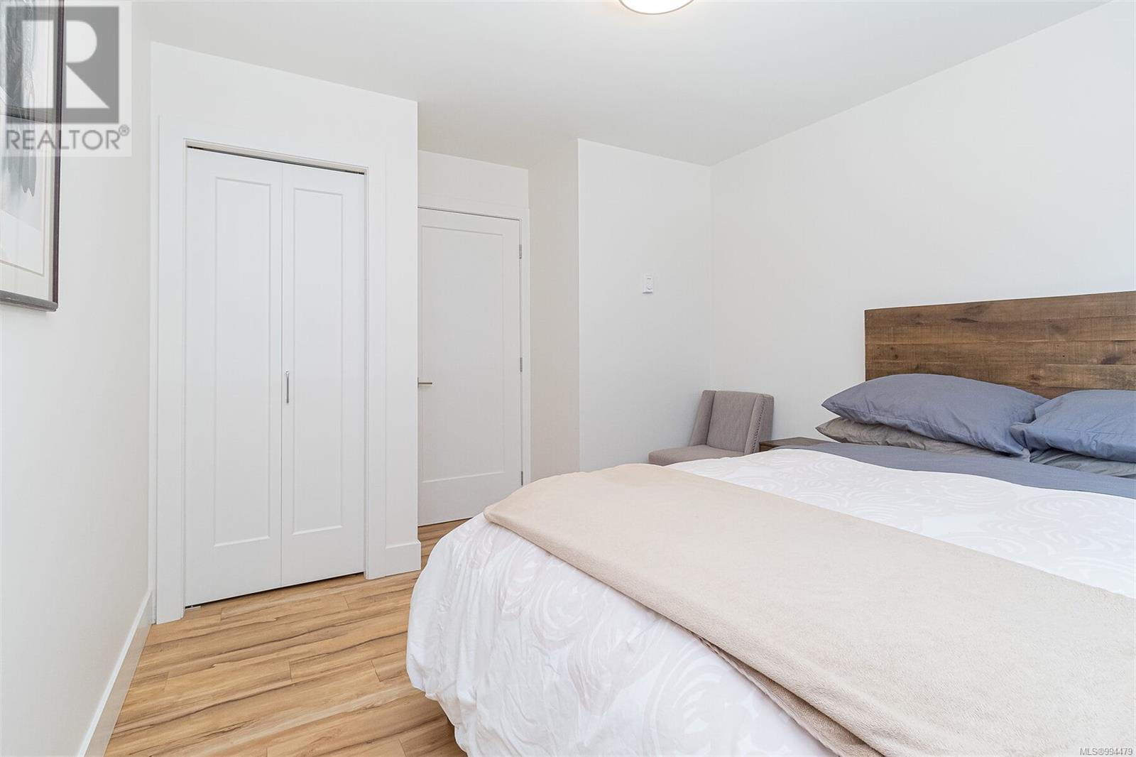 8518 Tribune Terr, North Saanich