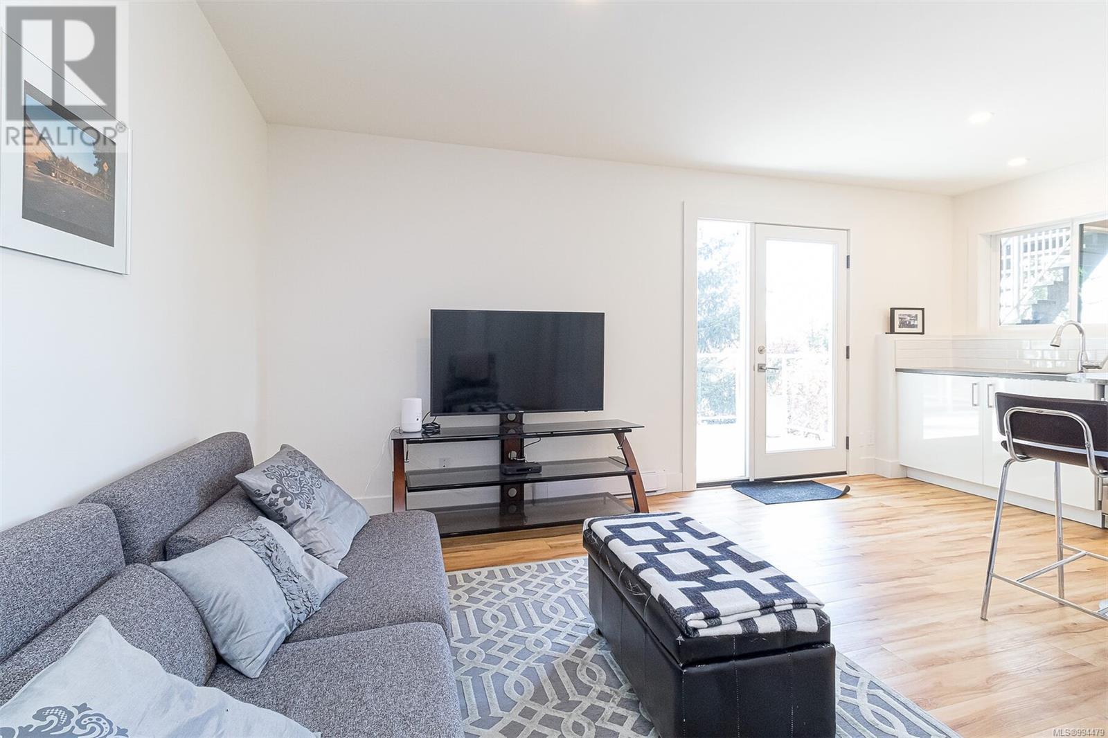 8518 Tribune Terr, North Saanich