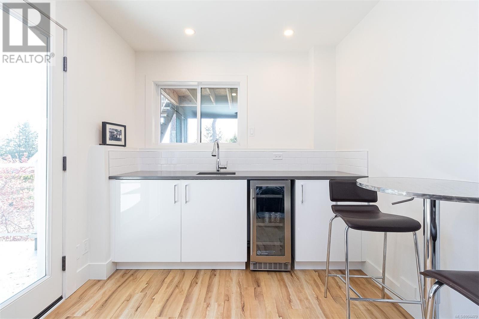 8518 Tribune Terr, North Saanich