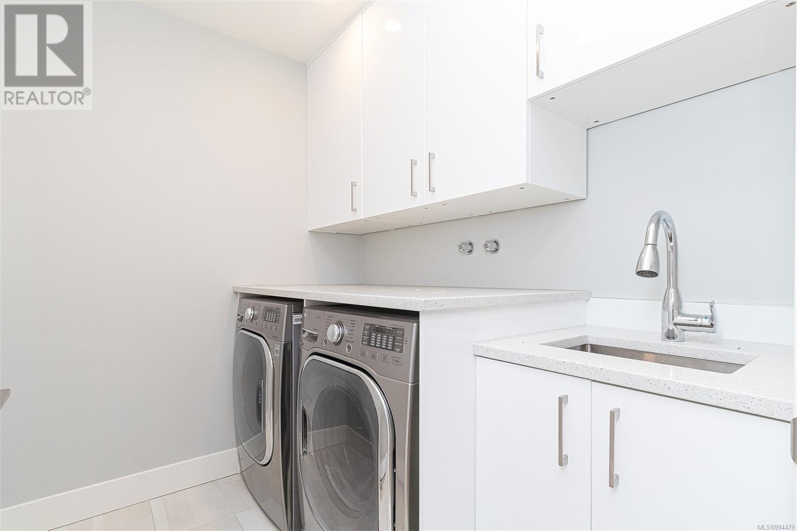 8518 Tribune Terr, North Saanich