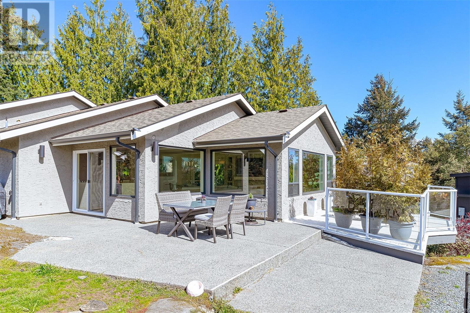 8518 Tribune Terr, North Saanich