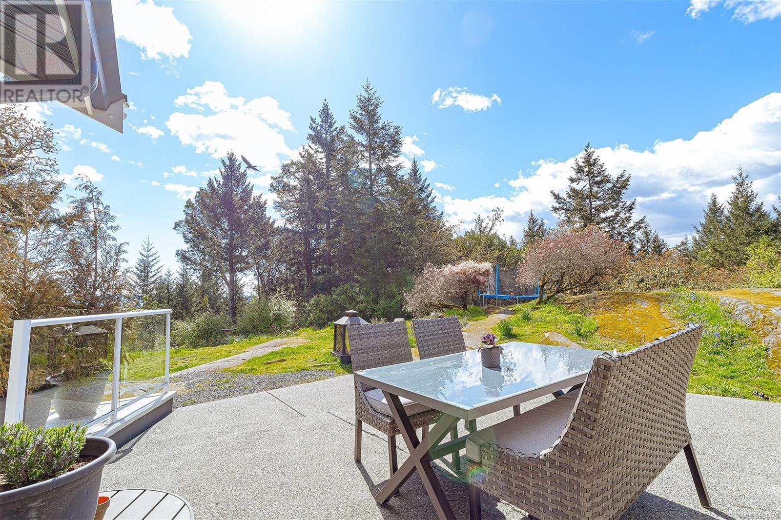 8518 Tribune Terr, North Saanich