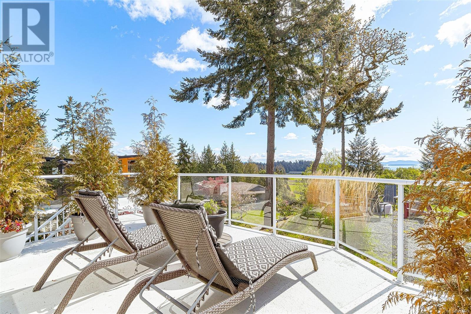 8518 Tribune Terr, North Saanich