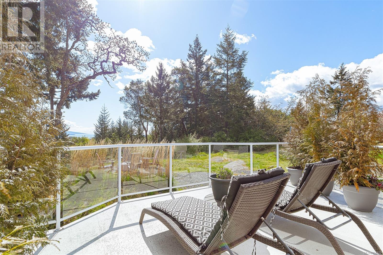 8518 Tribune Terr, North Saanich