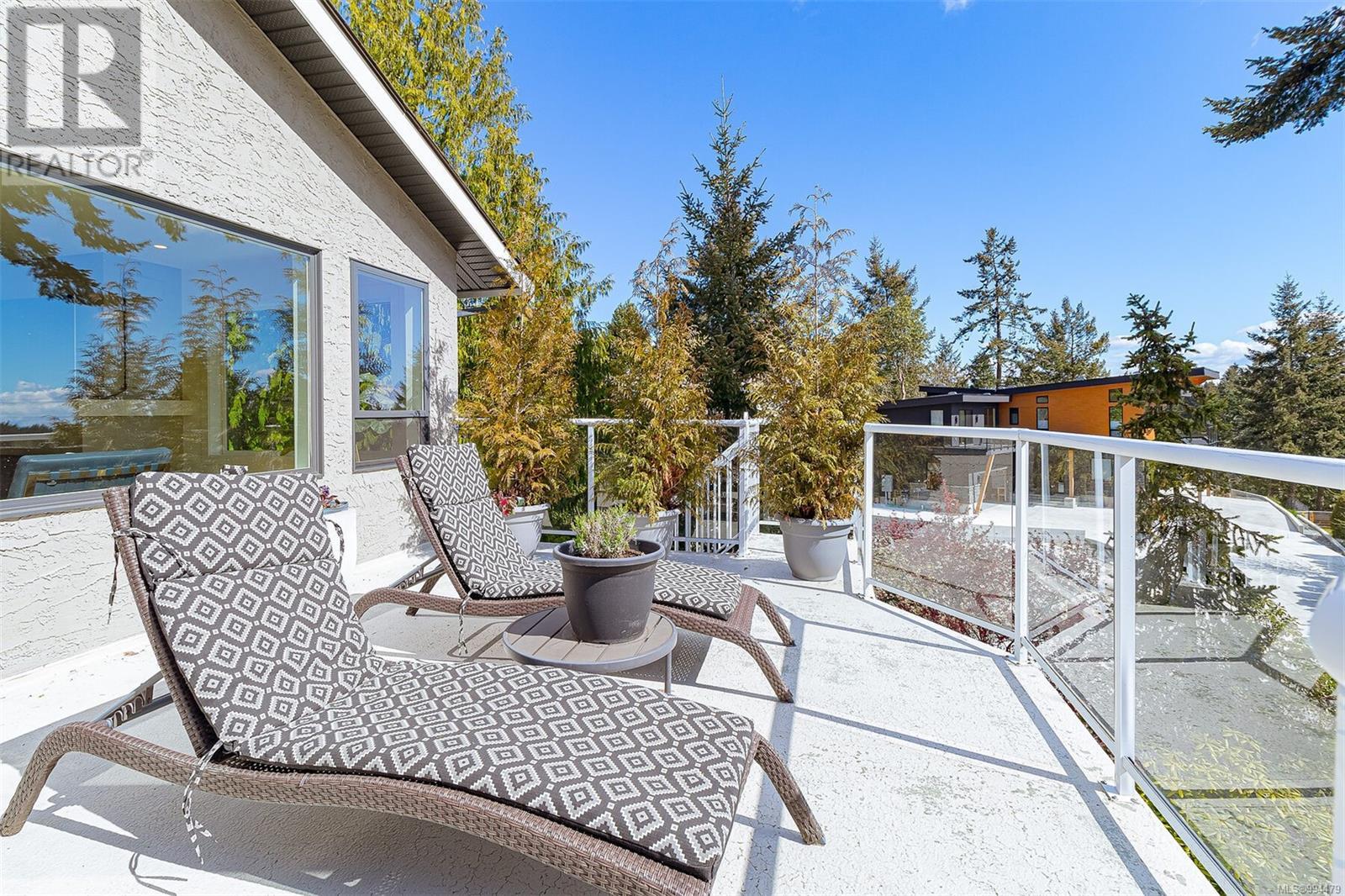 8518 Tribune Terr, North Saanich