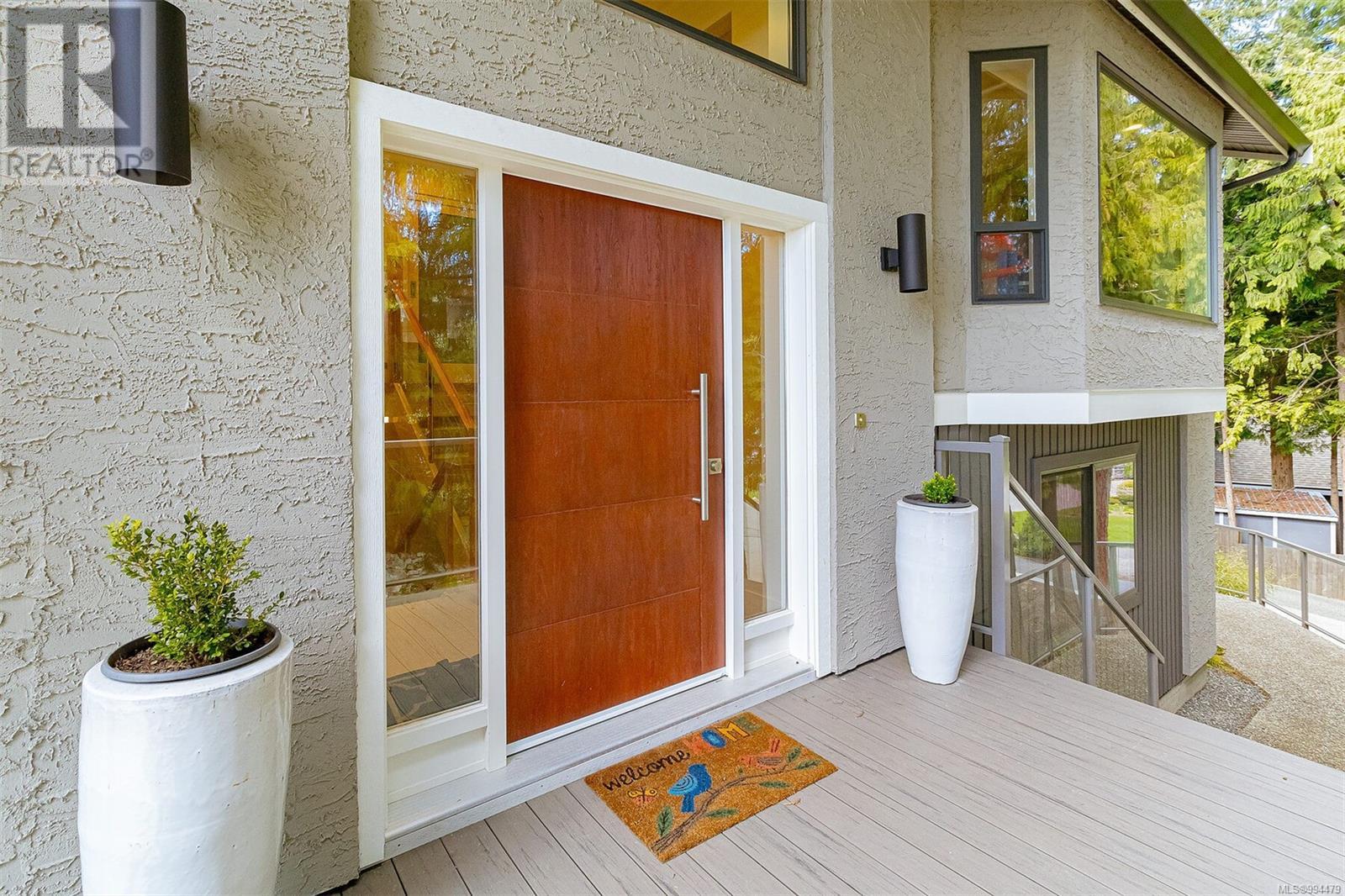 8518 Tribune Terr, North Saanich